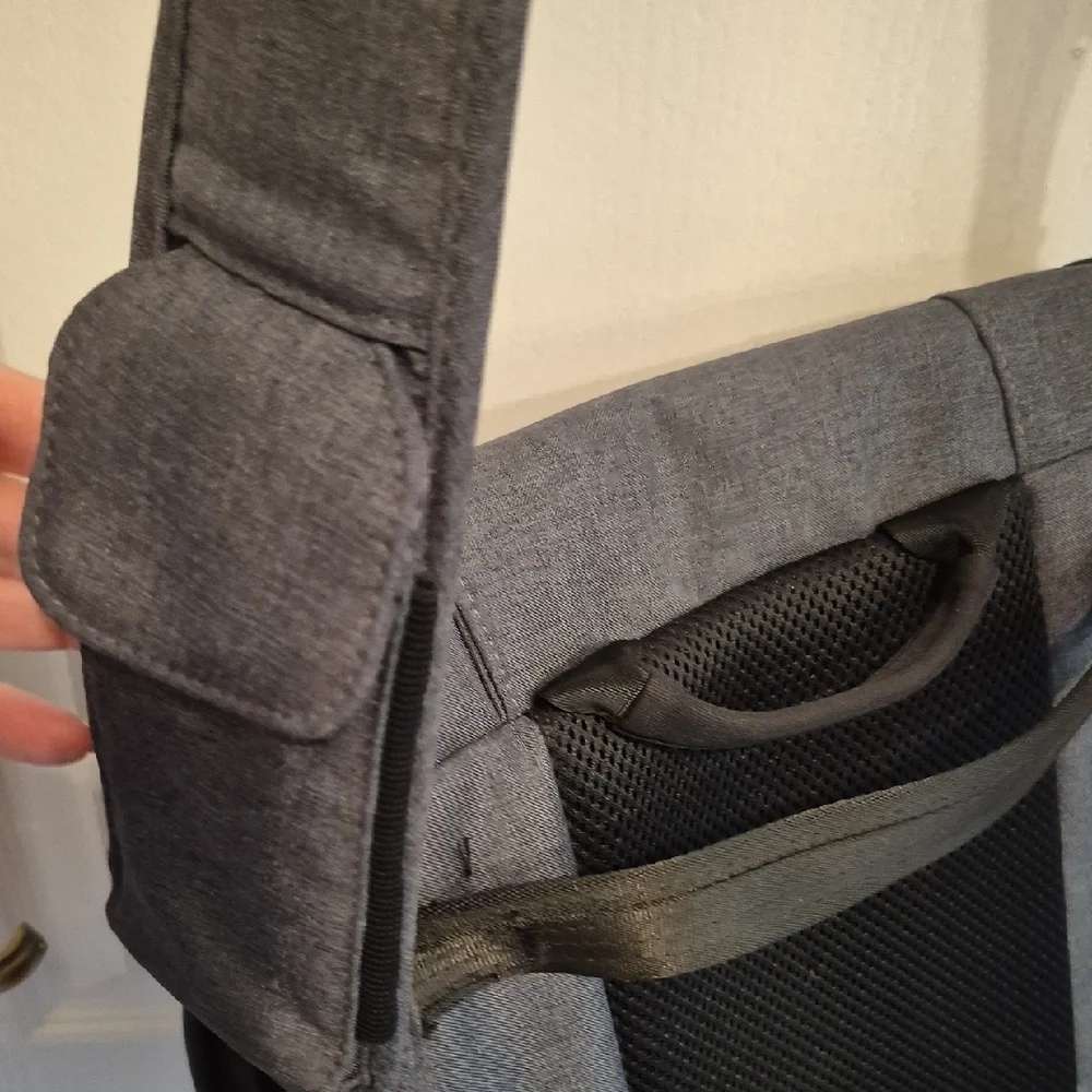 Travelon Anti-Theft Urban Gray Crossbody Messenger Bag with Adjustable Strap